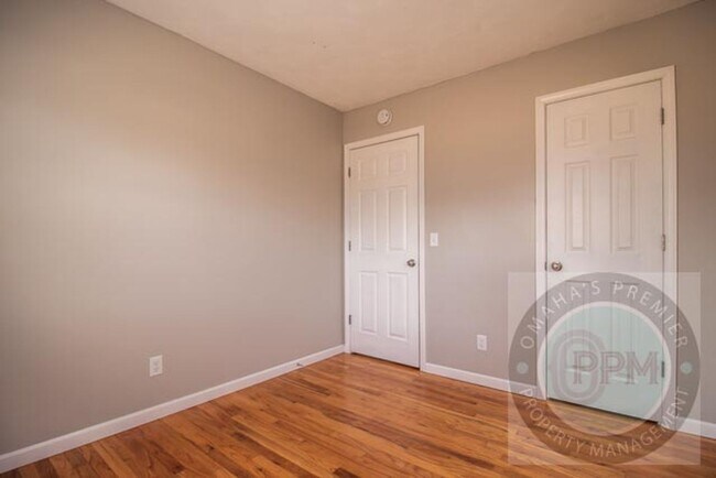 Building Photo - Spacious 5 Bedroom / 2.5 Bathroom Home | Near Ralston