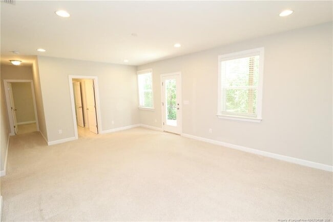 Building Photo - 240 Mystwood Hollow Cir