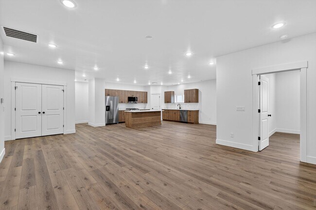 Building Photo - JR119L