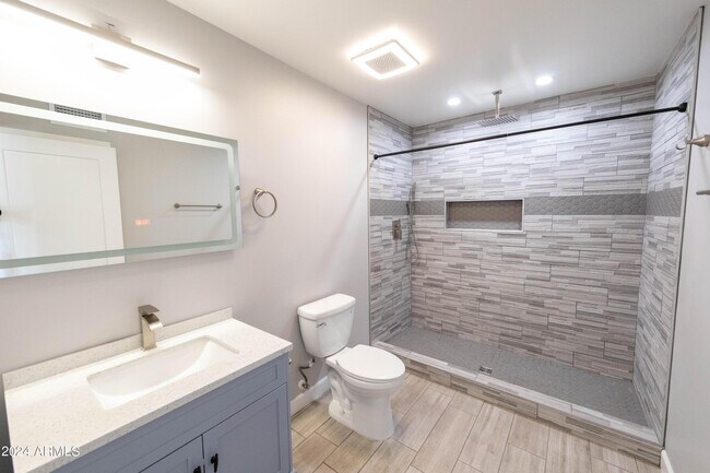 Building Photo - 2926 S Dromedary Dr