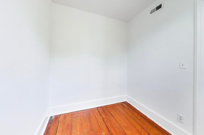 Building Photo - 812 W 19th St