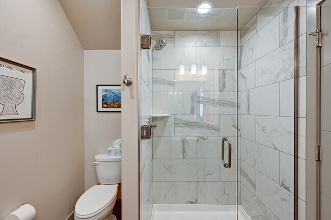 Building Photo - 1003 Fooses St