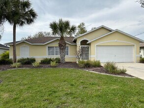 Building Photo - You'll love this charming 3/2/2 home in th...