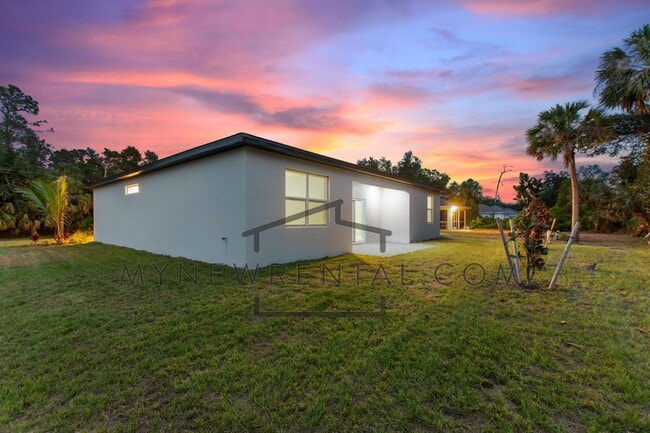 Building Photo - Deposit-Free! Modern, energy efficient hom...