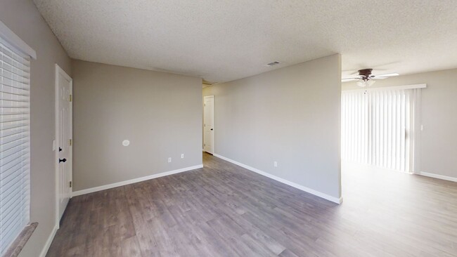 Building Photo - Newly Remodeled 2 bed 1 bath