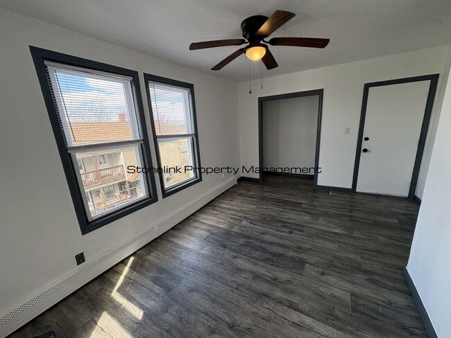 Building Photo - 55 Paradis Ave