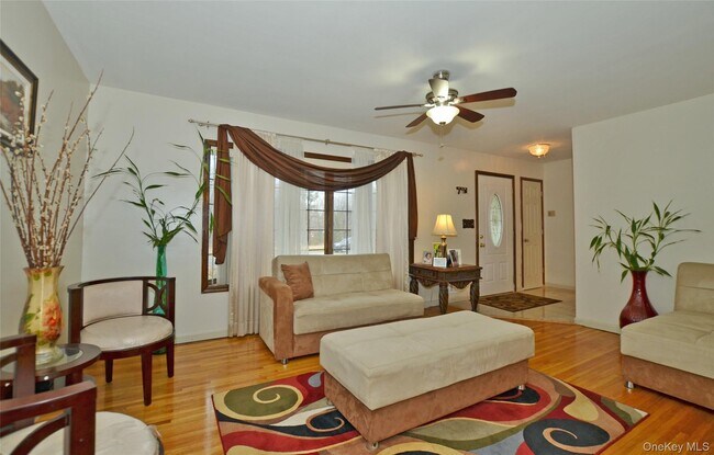 Building Photo - 327 Town Line Rd