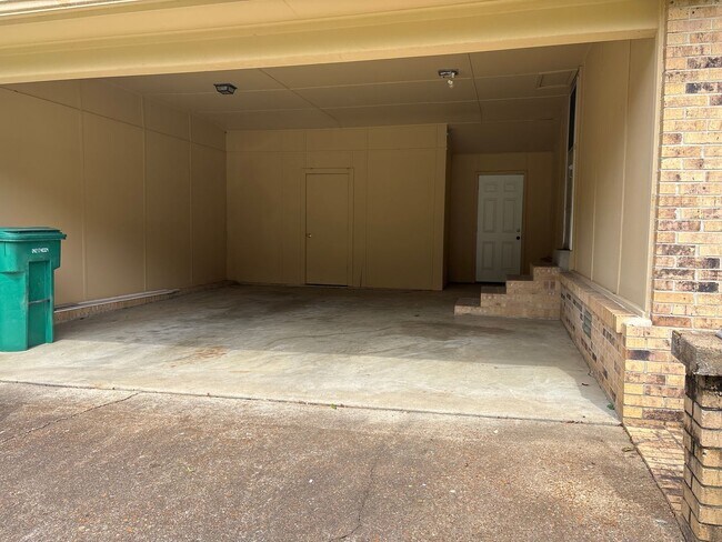 Building Photo - 81 Royal Oaks Pl