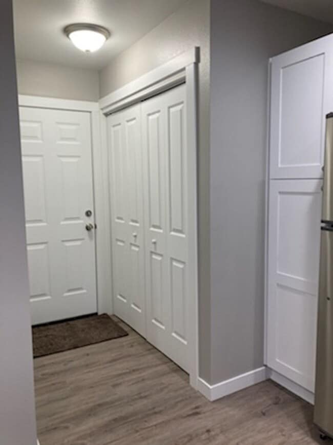 Building Photo - 3-bedroom 2.5 bath duplex