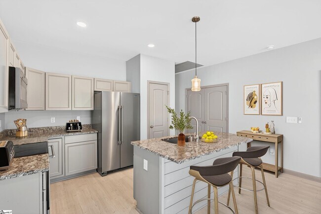 Building Photo - 404 Fairfield St