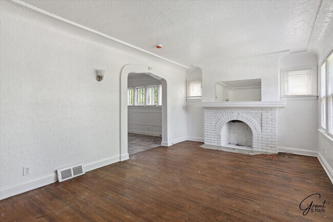 Building Photo - 10343 Crocuslawn Ave
