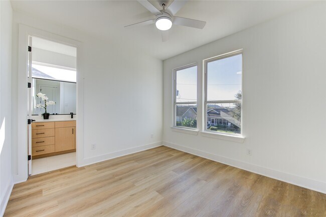 Building Photo - 5415 Arapahoe St