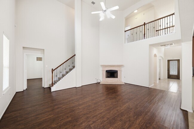 Building Photo - 2117 Rushing Spring Dr