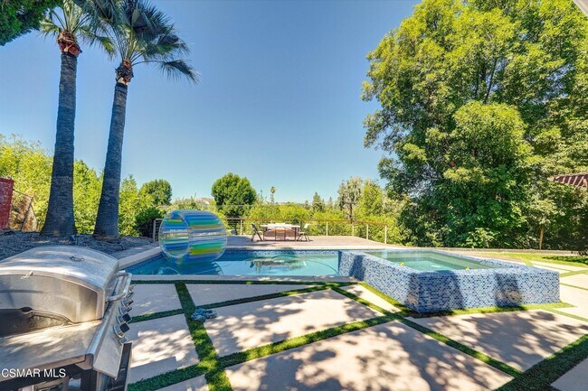 Building Photo - 4833 Dunman Ave