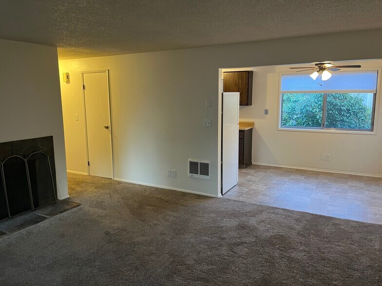 Building Photo - 567 Fairview St