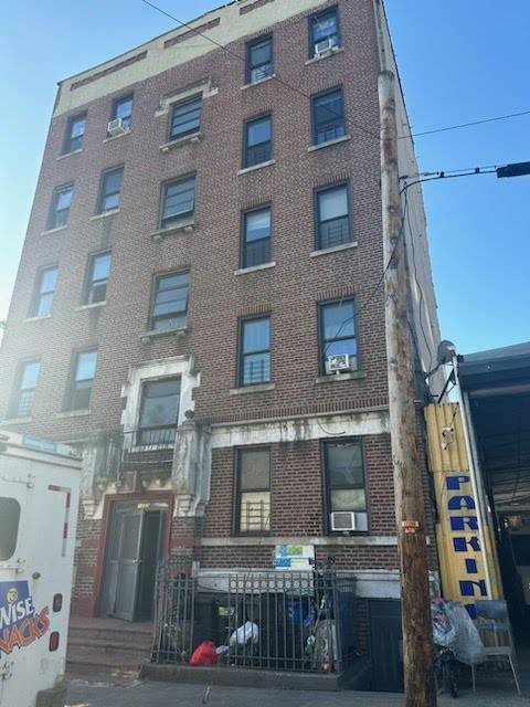 Building Photo - 1050 Lowell St