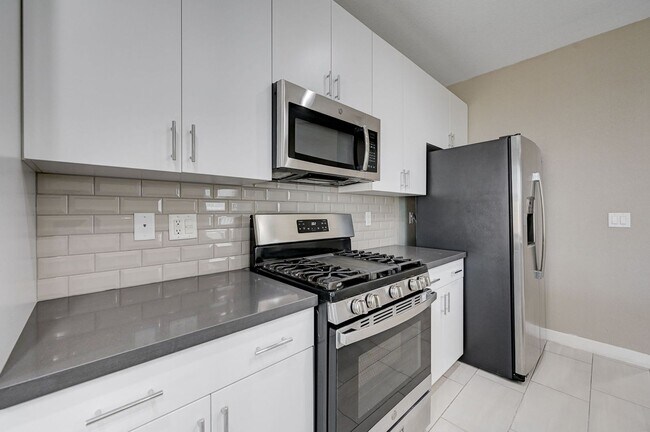 Building Photo - 2022 Single Family Home: 50% off first mon...
