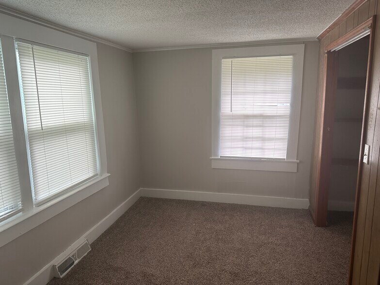 Building Photo - 435 W Queen St