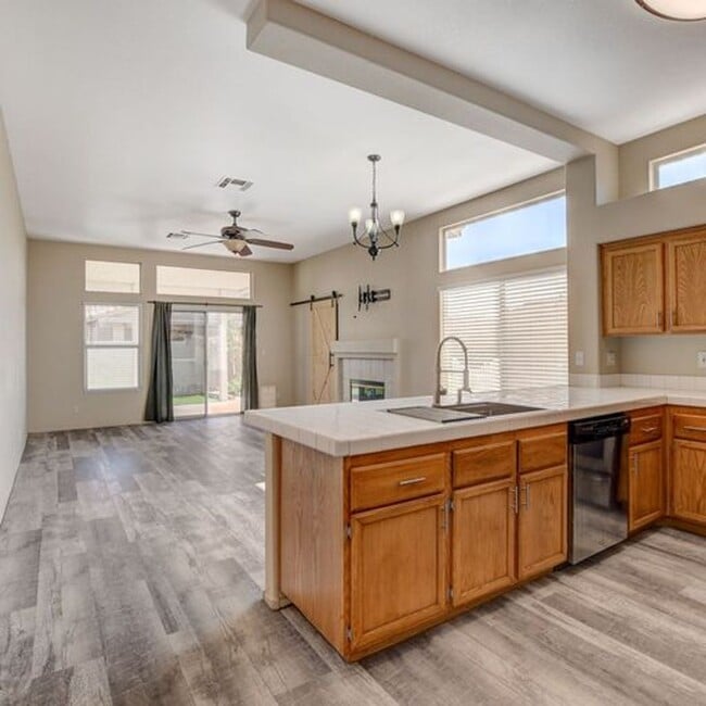 Building Photo - Single story home. NO HOA!