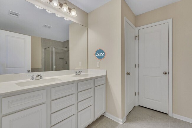 Building Photo - Beautiful Home in Seagrass Station