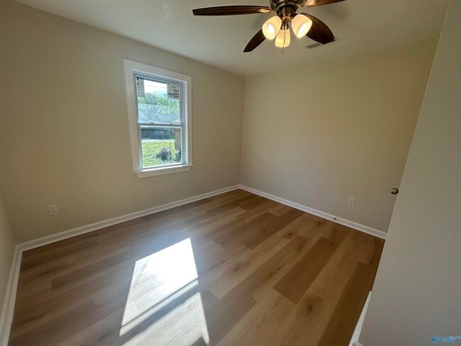 Building Photo - 220 8th Ave NW