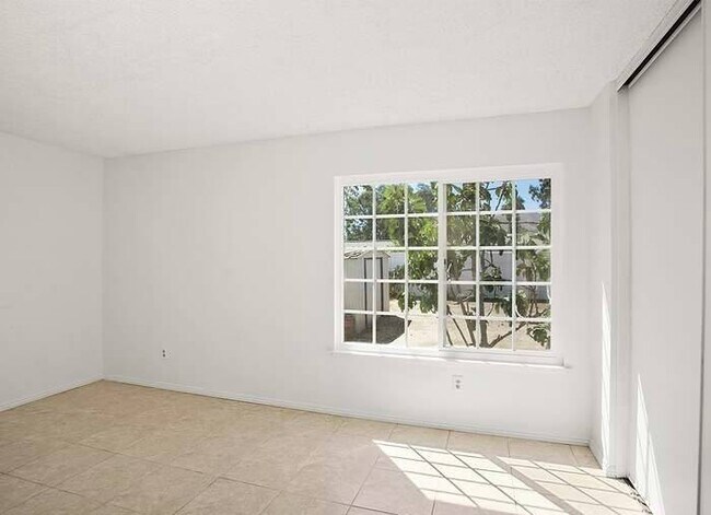 Building Photo - 24018 Royale St