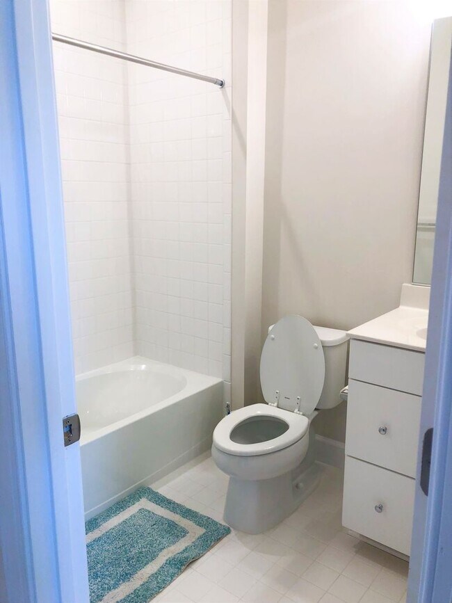 Building Photo - Newly Built Townhome with Tons of Space an...
