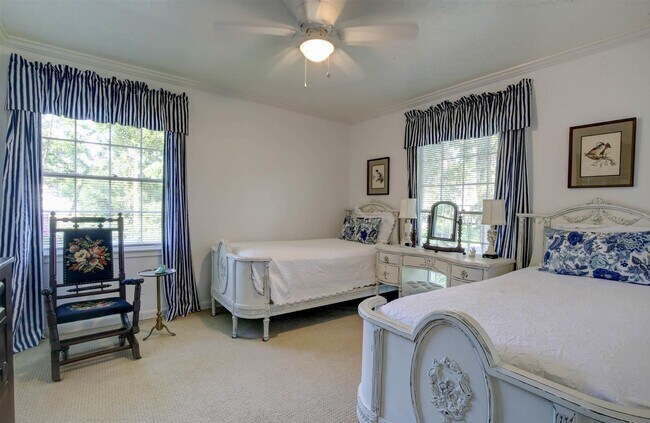 Building Photo - 453 Ivy Cir
