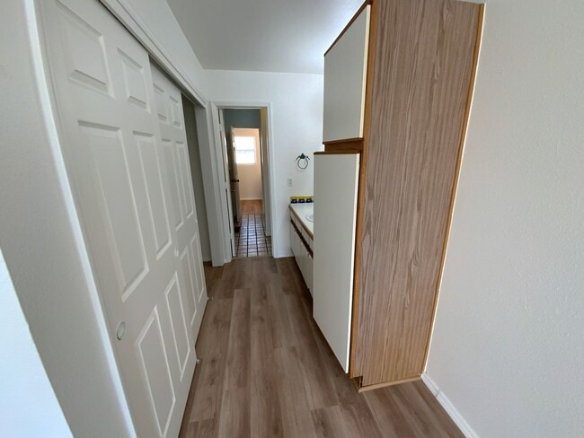 Building Photo - 3 Bedroom Townhome Available Near Albuquer...