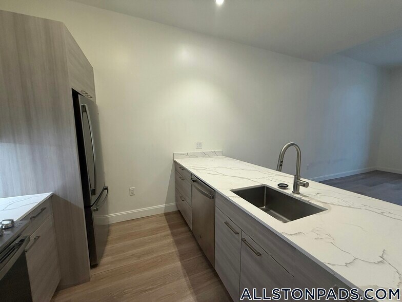 Building Photo - 1079 Commonwealth Ave