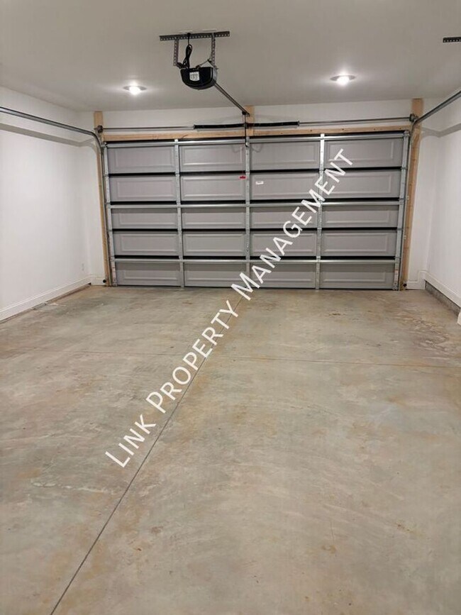 Building Photo - Brand New Townhome 3/3 Downtown near UTC and Erlanger