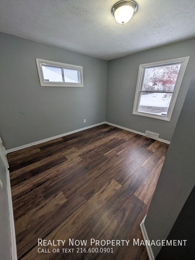 Building Photo - 15709 Northwood Ave