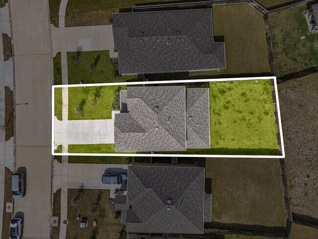 Building Photo - 16907 Elm Grove Rd