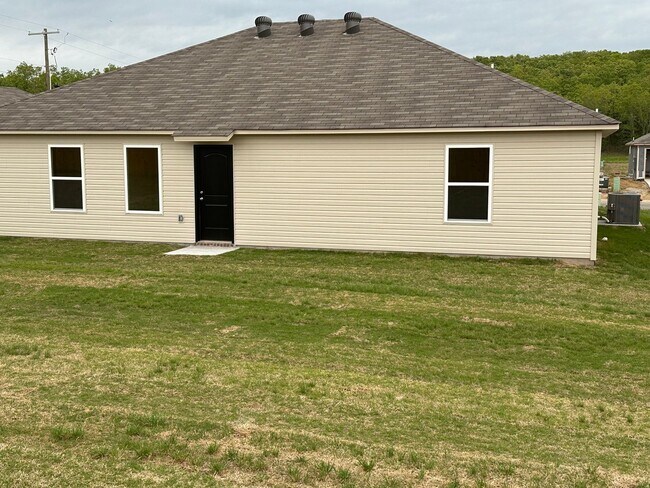 Building Photo - Contact Peggy 501 676 1758