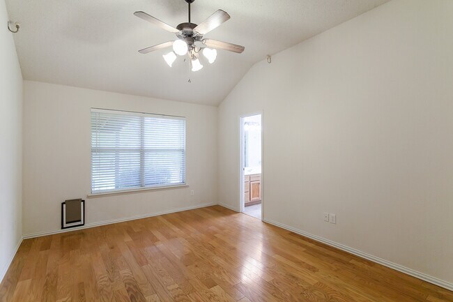 Building Photo - 366 Dalhart Dr