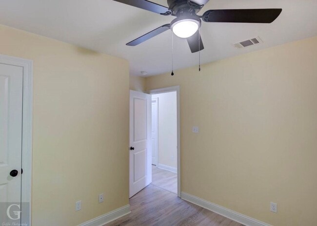 Building Photo - New New New