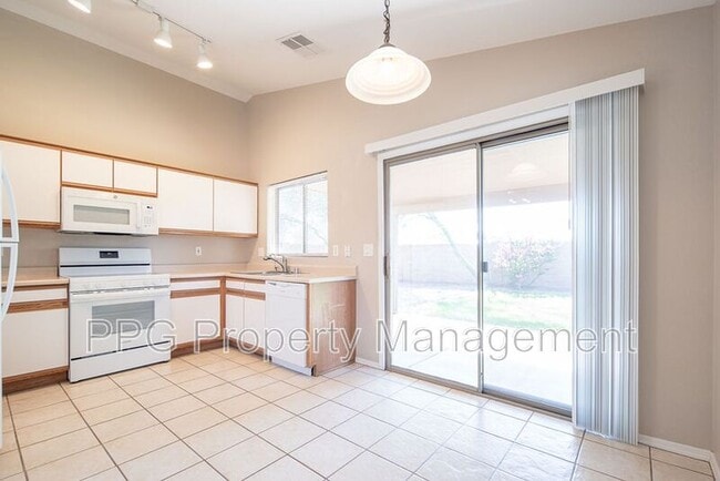 Building Photo - 14028 N 150th Ln