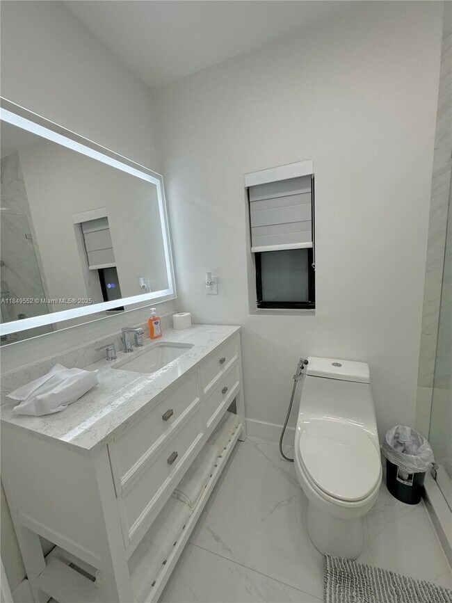 Building Photo - 2121 SW 61st Ave