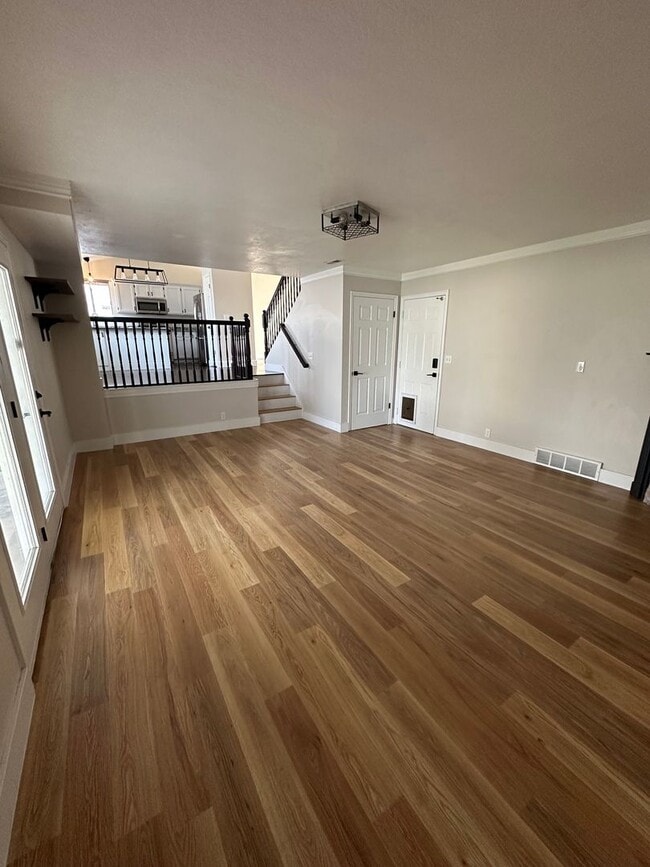 Building Photo - GET $500 OFF THE FIRST MONTHS RENT!!!