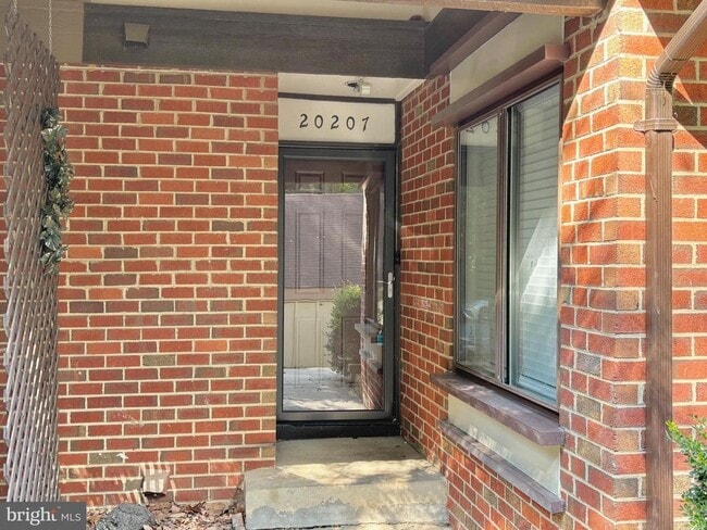 Building Photo - 20207 Laurel Hill Way