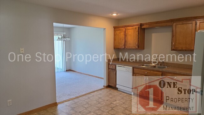 Building Photo - 1105 NW Willow Dr