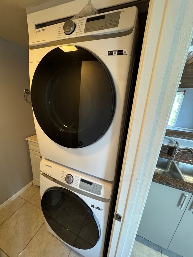 Building Photo - 420 Meadow Green Ln