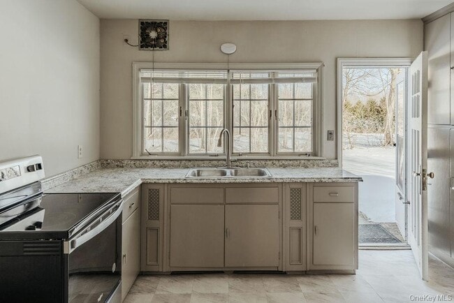 Building Photo - 1539 Hollow Rd