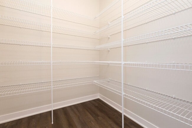 Building Photo - Beautiful, single-family home in Altoona! ...