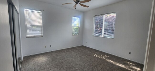 Building Photo - 3 Bedroom Home in Quaint Gated Community in Elk Grove