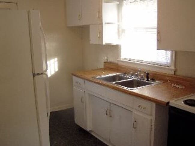 Building Photo - 3 Bedroom House in Fort Hill