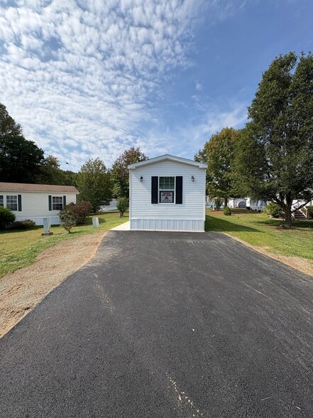 Building Photo - 19 Doe Dr