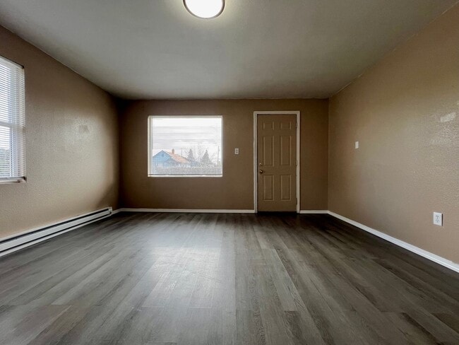 Building Photo - C914