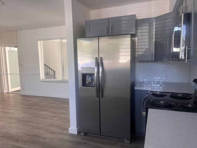 Building Photo - 1750 S Treasure Dr