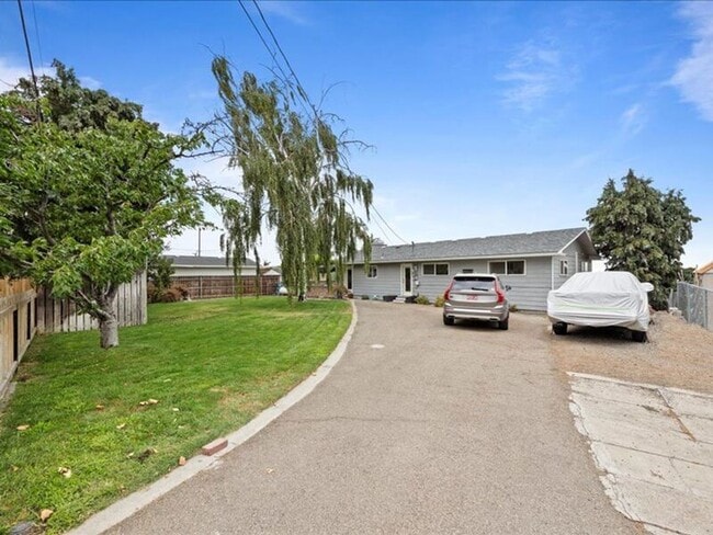 Building Photo - 3603 W Canal Dr